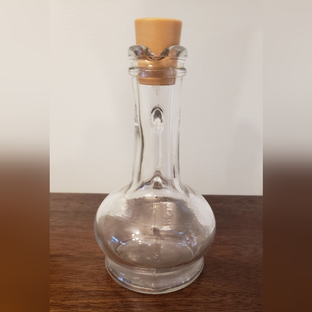 Glass Oil Cruet with Plastic Stopper - Picture 2 of 8